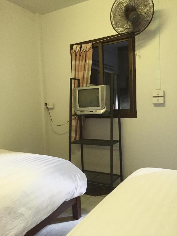Niwas Ayutthaya Phra Nakhon Si Thailand Bilik Budget Twin Dengan Mandi Di Luar Unit Peralatan Tempat Tidur