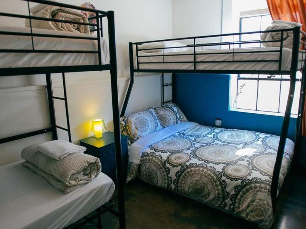 Euro Rooms Firehouse Hostel Austin Tx