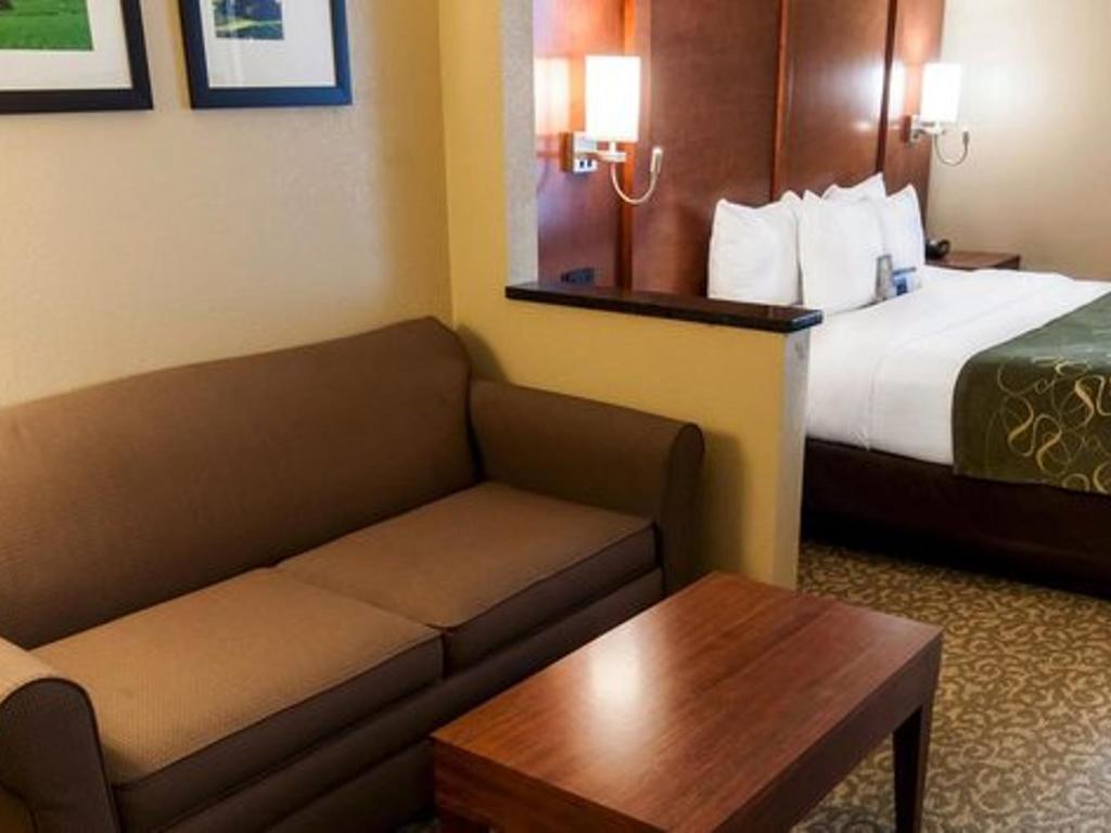 1 King Bed Suite No Smoking Comfort Suites University Bethlehem