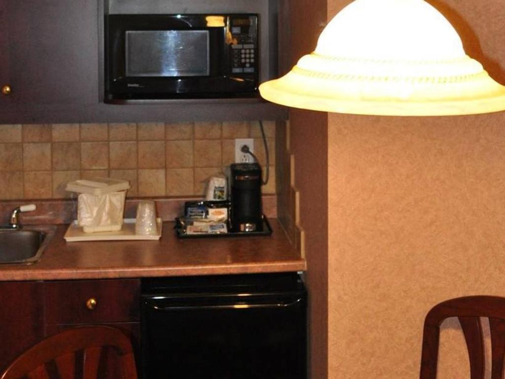 Quality Inn Suites Official Site Hotels In Brossard