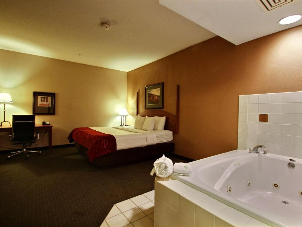 Comfort Suites Milwaukee Airport Official Site Hotels In Oak Creek