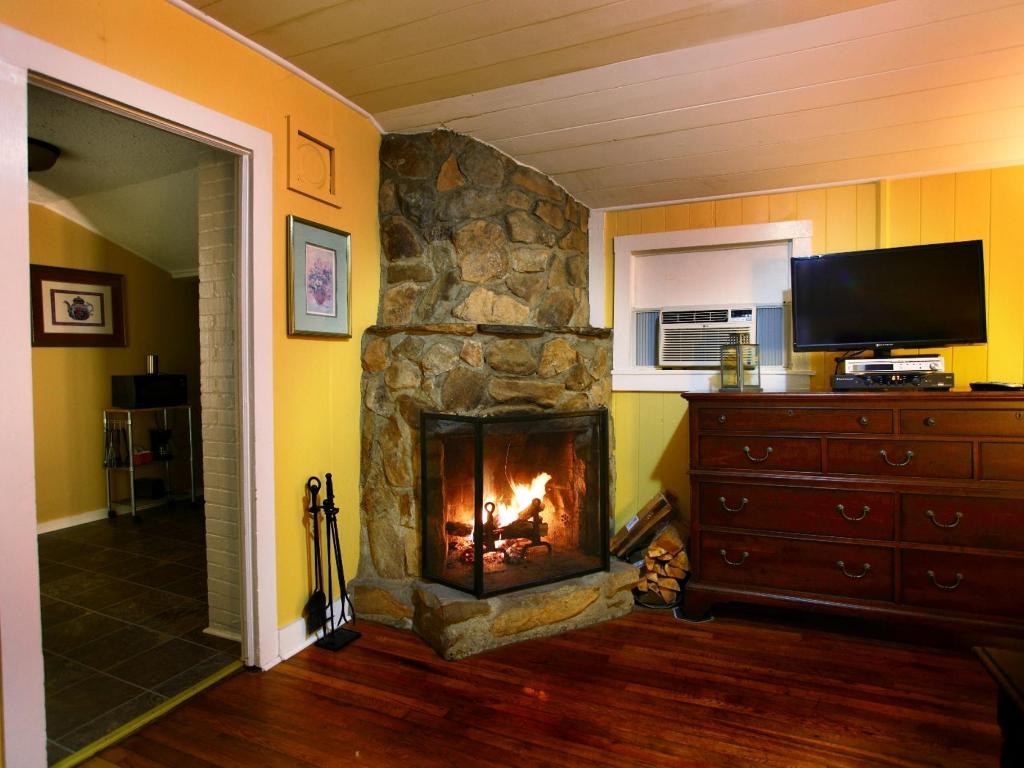 The Pines Cottages Official Site Resorts In Asheville