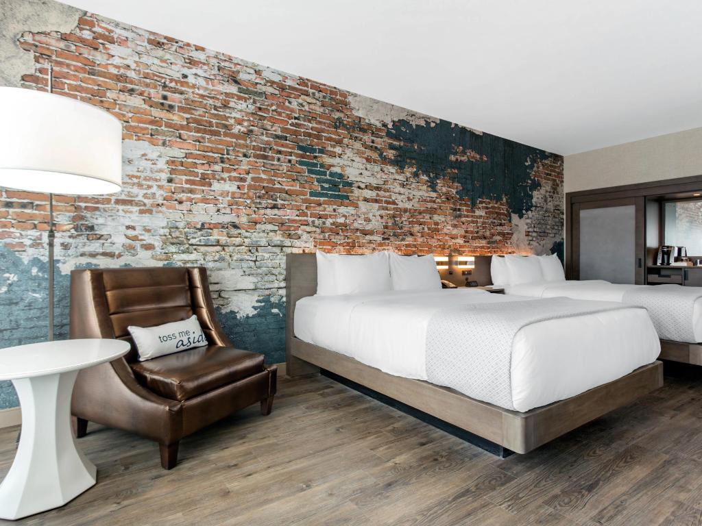 Queen Cambria Hotel Suites Downtown Asheville Nc Queen Guest Room
