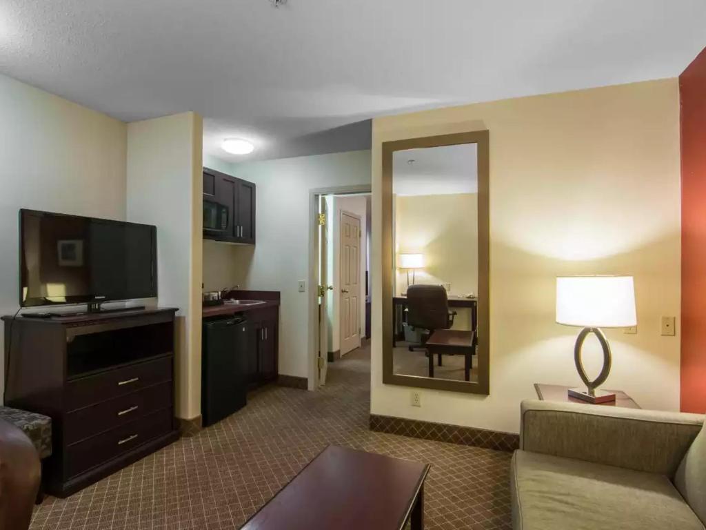 Comfort Inn Suites Airport South Official Site Hotels In