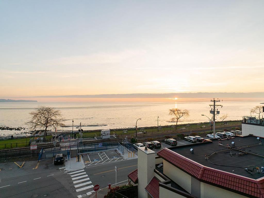 Ocean Promenade Hotel Official Site Hotels in White Rock
