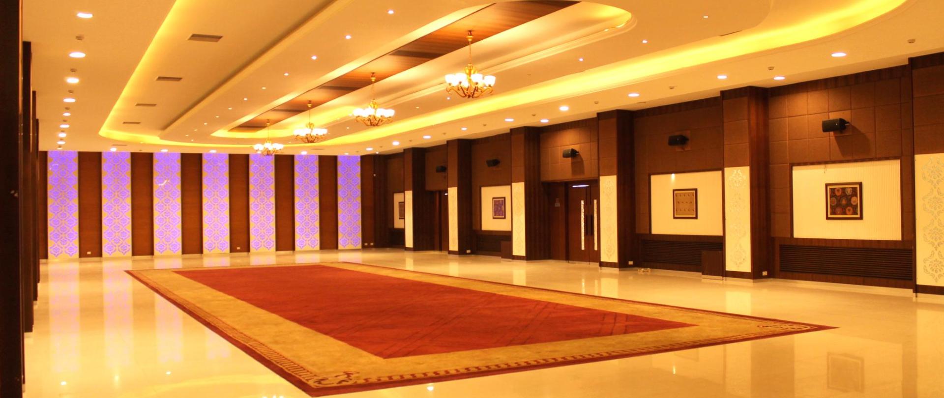 Hotel Surya Kaiser Palace Varanasi Indian Luxury At Budget - 