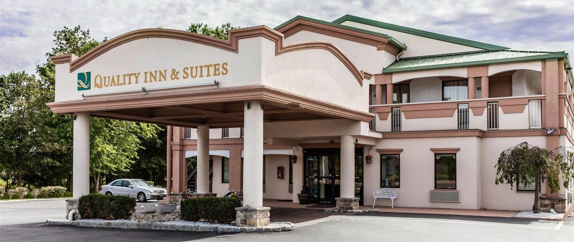 Quality Inn Suites Quakertown Pa United States Pa164exerior3 Jpg