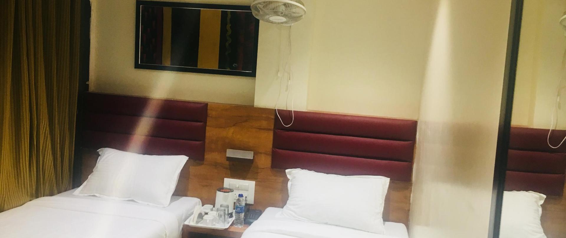 Fabexpress Deluxe Comfort Official Site Hotels In Mumbai
