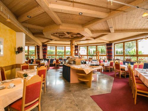 breakfast-room-v7571691_kh.jpg