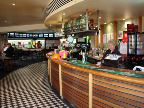 Main Sail Bar