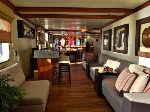 Live Aboard