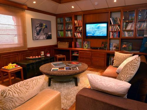 Live Aboard