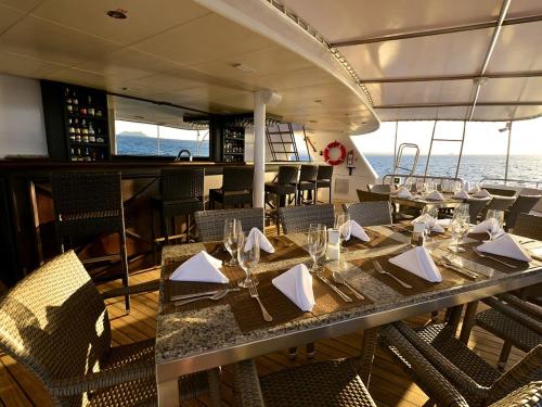 Live Aboard