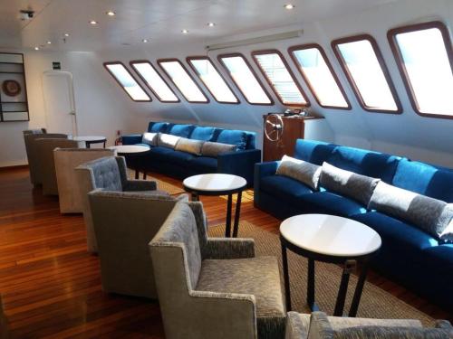 Live Aboard