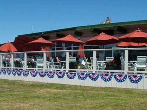 Islander Bar & Grill