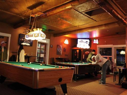 Islander Bar & Grill