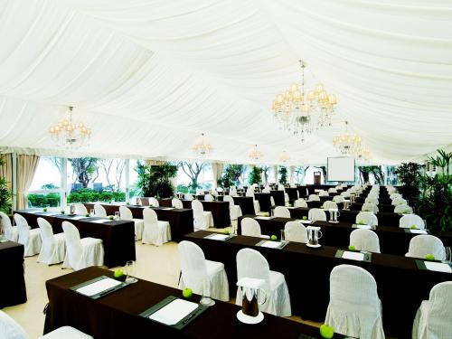 Meetings & Weddings