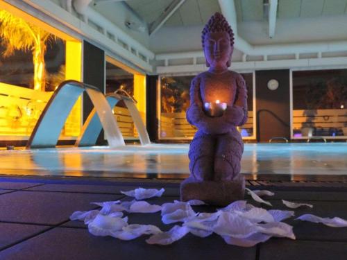 buddha-pool-innen-2.jpg