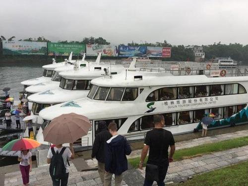 boarding-the-new-li-river.jpg