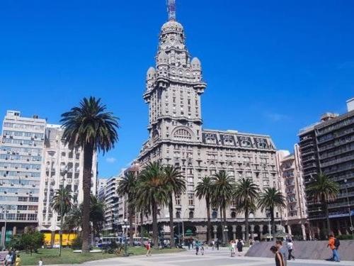 palacio_salvo_montevideo_uruguay.jpg