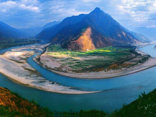 first-bend-of-yangtze-river.jpg