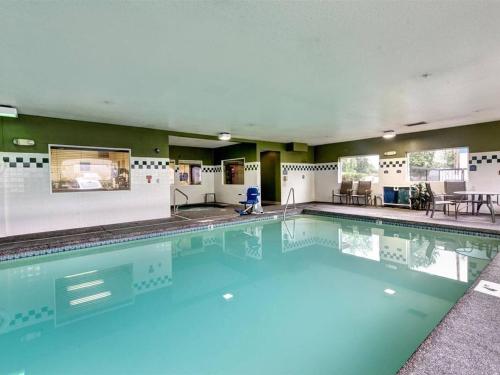 Comfort Inn Suites Portland Airport Official Site Hotels In