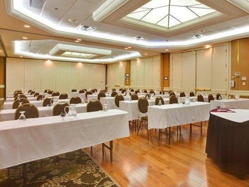royal-ballroom-1350.jpg