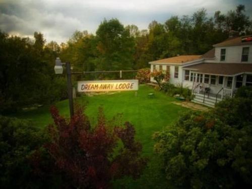 Unique Dining in the Berkshires: Dreamaway Lodge