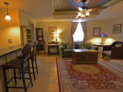 Alexander House Suites